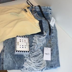 NWT. Outfit and earrings perfect for spring